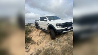 incautaron una camioneta con matricula argentina que circulaba sobre las dunas en manantiales