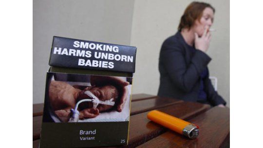 Cajas de cigarrillos en Australia sin marcas ni texto promocional
