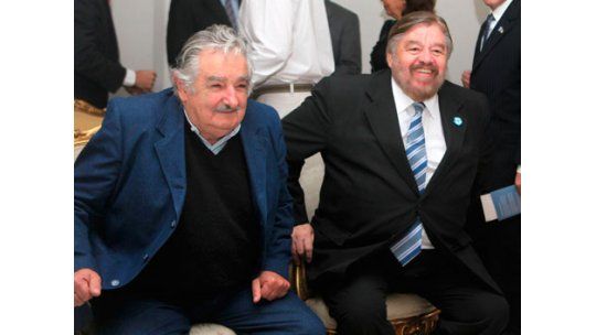Mujica reclamó fin del colonialismo en la región