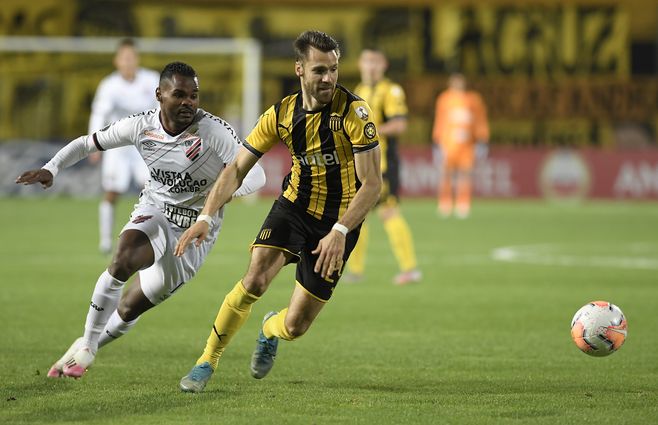 Gary Kachelmager, se consolida como titular en la zaga de Peñarol junto a Formiliano