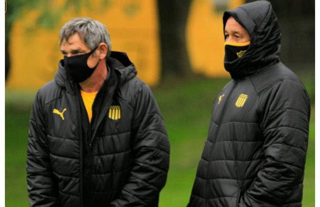 Mario Saralegui ya en cancha con el nuevo secretario t&eacute;cnico de Pe&ntilde;arol, Dar&iacute;o Rodr&iacute;guez. &Eacute;ste &uacute;ltimo retoma el puesto que hab&iacute;a vacante El T&iacute;o S&aacute;nchez.&nbsp;