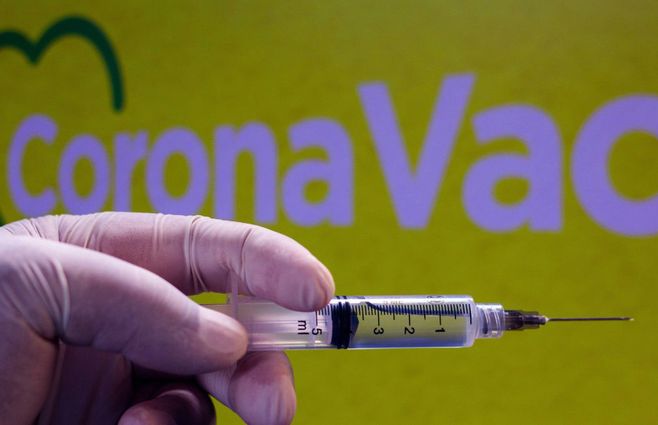 La vacuna china que compite con Pfizer y Moderna