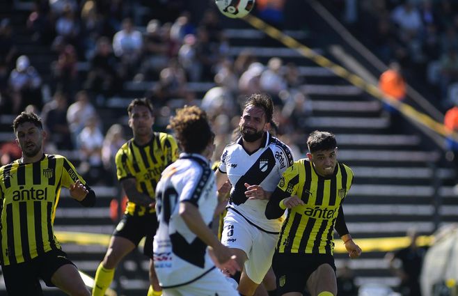 Danubio y Peñarol juegan por la octava fecha. Foto: Foco UY