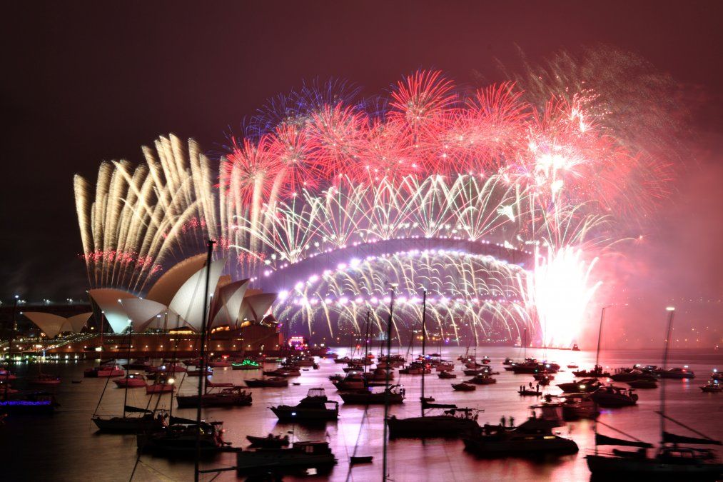 Fuegos artificiales sobre el icónico Harbour Bridge de Sydney, en Australia.&nbsp;&nbsp;