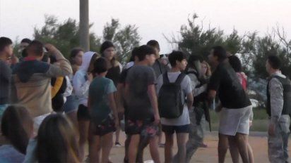 una guerra de agua termino en enfrentamiento con la policia en la paloma