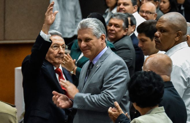 Raul-Castro-y-Martin-Diaz-Canel.jpg