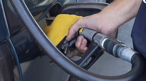 Nuevos precios de los combustibles: las naftas bajan $0,90 y el gasoil $1,58; el supergás se mantiene