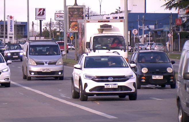 transito-montevideo-autos-vehiculos-patente.jpg