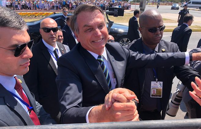 Bolsonaro-saludado.jpg