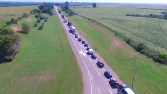 dos kilometros de fila y transito congestionado para cruzar hacia argentina