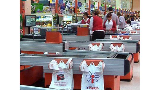 Gobierno sorprendido por envío a seguro de paro en Tienda Inglesa