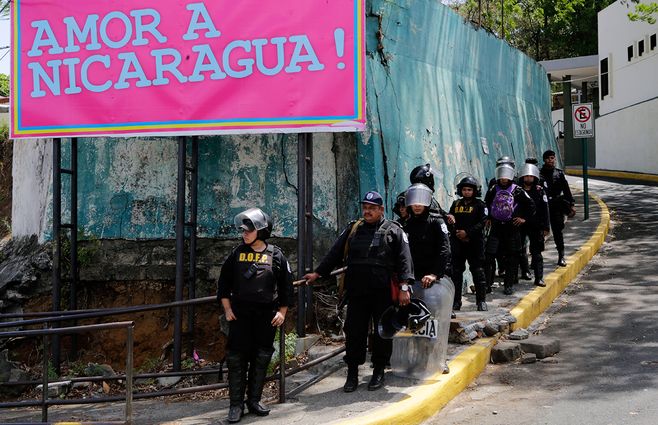 policía-antidisturbios-reprime-estudantes-manifestación-NICARAGUA-AFP.jpg