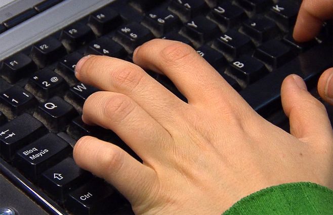 manos-teclado-computadora.jpg